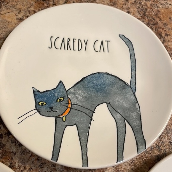 💫 HOST PICK 💫 RAE DUNN HALLOWEEN 4 PIECE PLATE SET - Picture 2 of 7